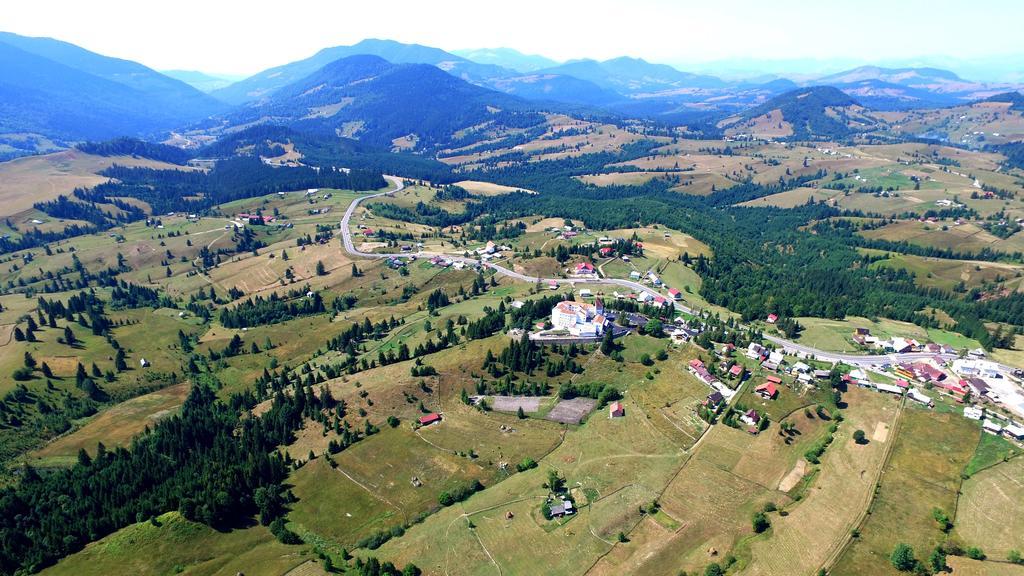 Hotel Vila Zenyt Piatra Fântânele Exterior foto